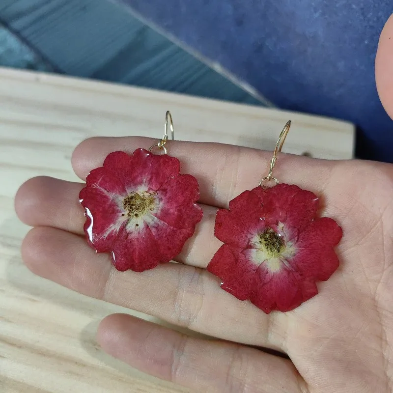 فريدة من نوعها ضغط زهرة الأقراط اليدوية الايبوكسي الراتنج النباتات الطبيعية مجوهرات أنيقة زهرة الكوبية الطبيعية أقراط بالجملة