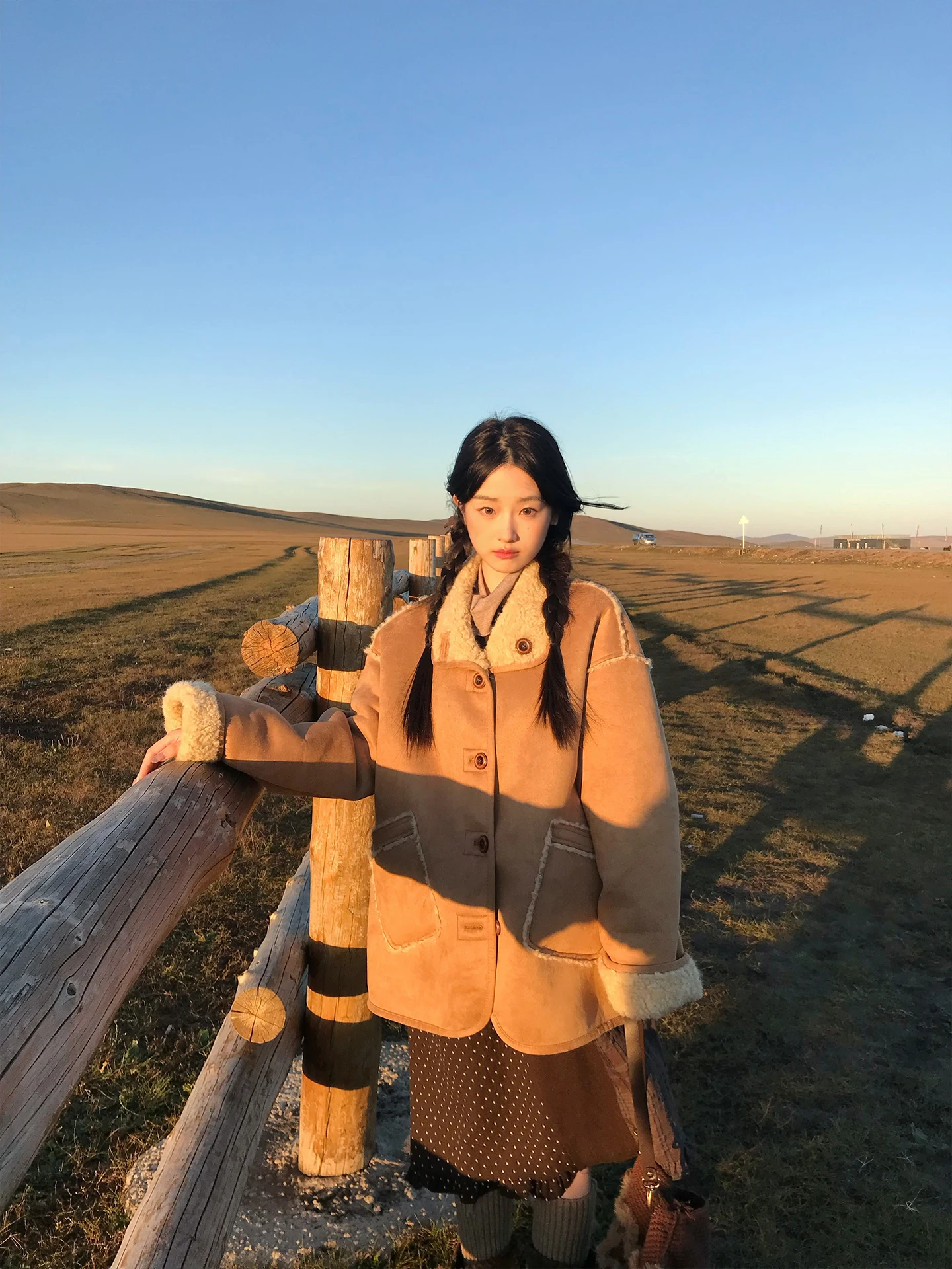 معطف فرو يمكن ارتداؤه على الوجهين للنساء، معطف شتوي كلاسيكي وصديق للبيئة مصنوع من الفرو والجلد المدبوغ