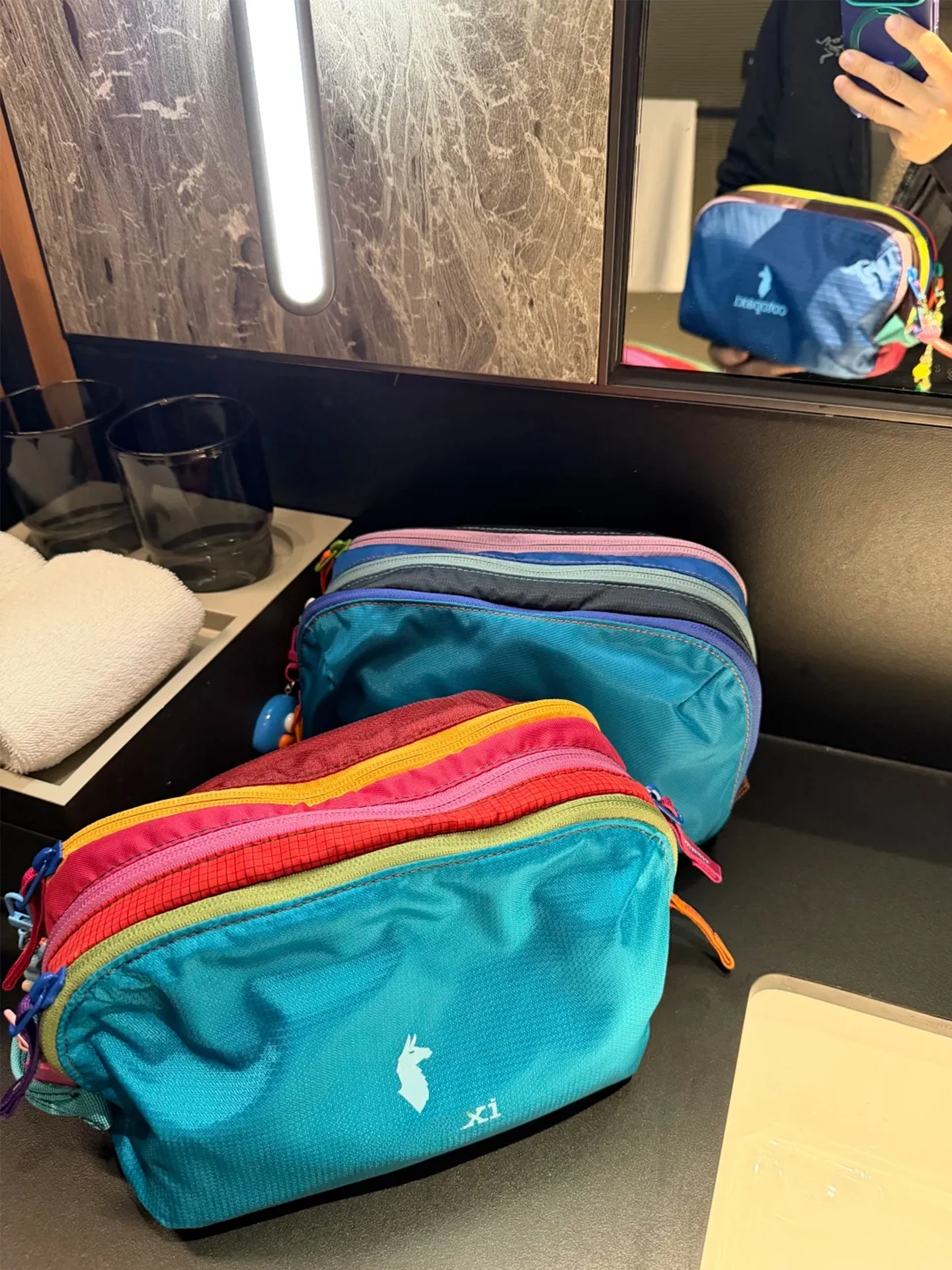 cotopaxi-portable-travel-toiletry-bag-large-capacity-handheld-alpaca-bag-outdoor-storage-bag-unisex-casual-simple-style