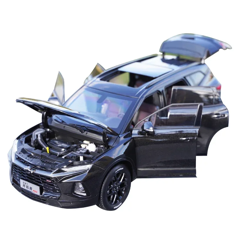 

High Simulation 1:18 SAIC GM Chevrolet Blazer Trailblazer RS Alloy SUV Car Model For Desktop Ornaments Gift Collection