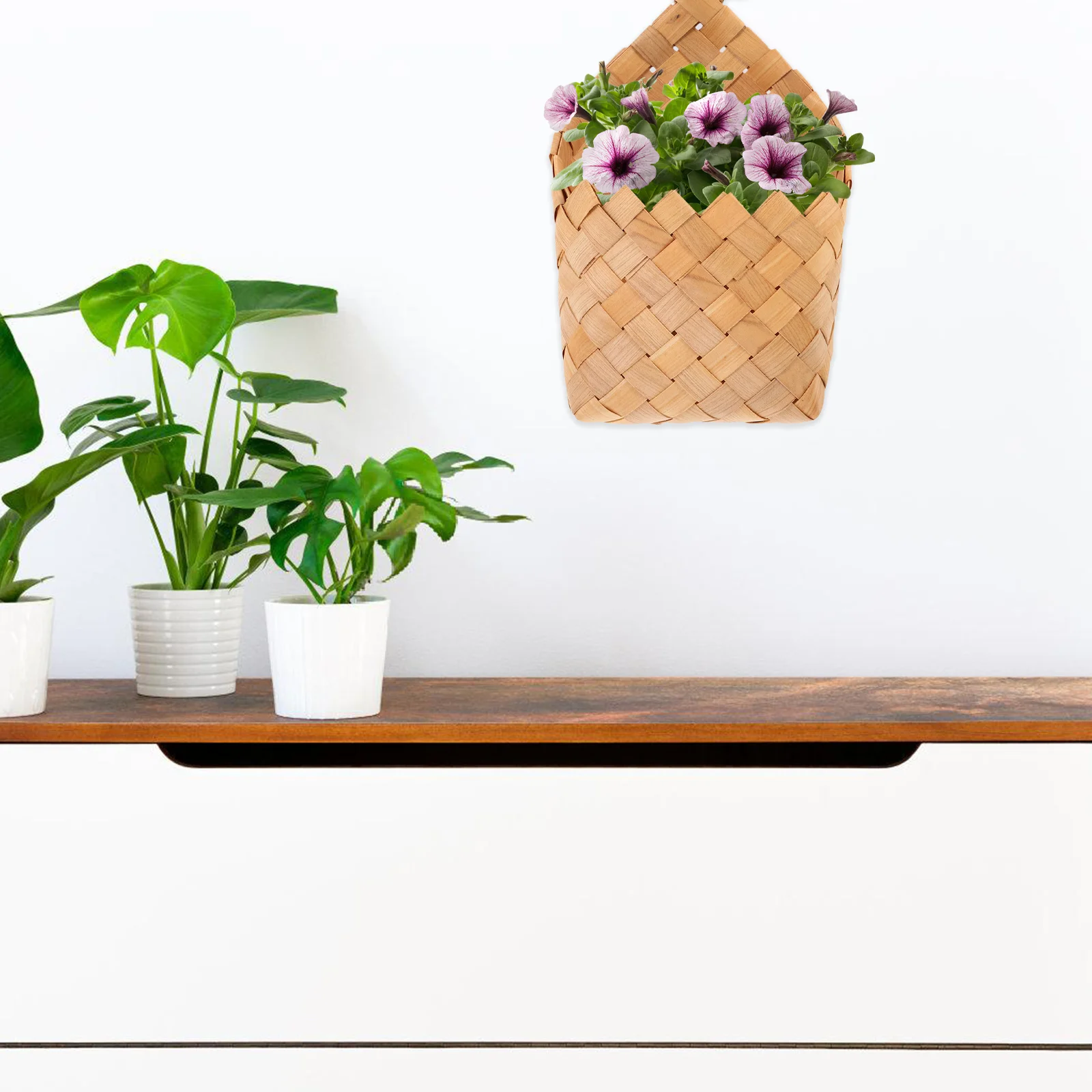 

Wood Chips Hanging Flower Basket Elegant Woven Wall Planter for Home Balcony Yard Office Decorative Flower Storage Basket