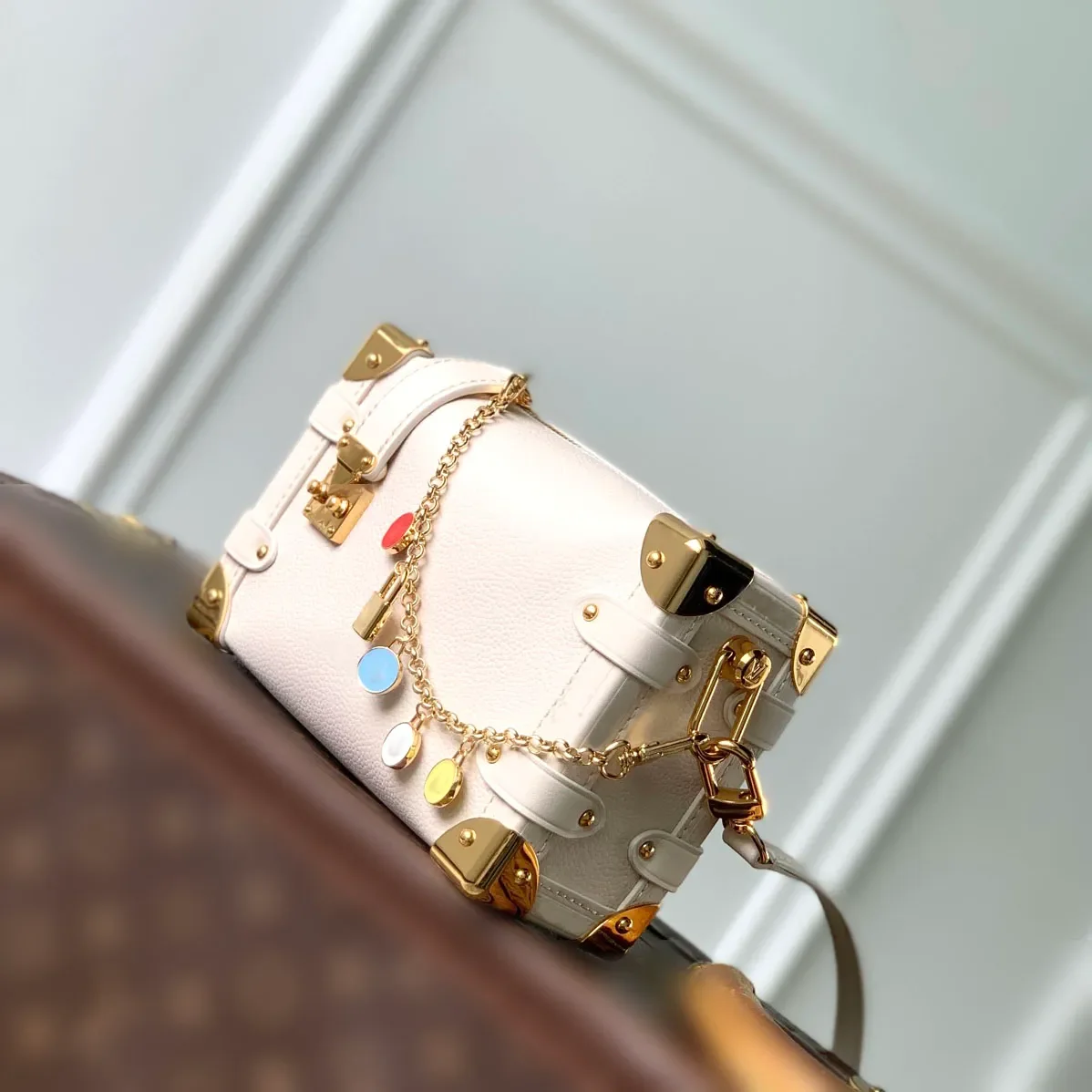 

Дизайнерская сумка V Confetti Side Trunk, маленькая сумочка, роскошная сумка из натуральной кожи, сумка через плечо с металлической цепочкой, вечерняя сумка для вечеринок.
