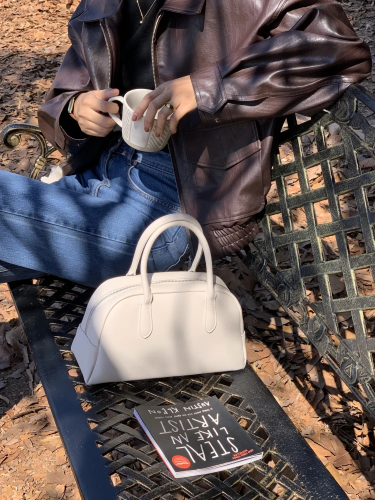 

Белая женская сумка Boston Bag для повседневного использования, мягкая, в корейском стиле, на молнии, однотонная, для ношения подмышкой