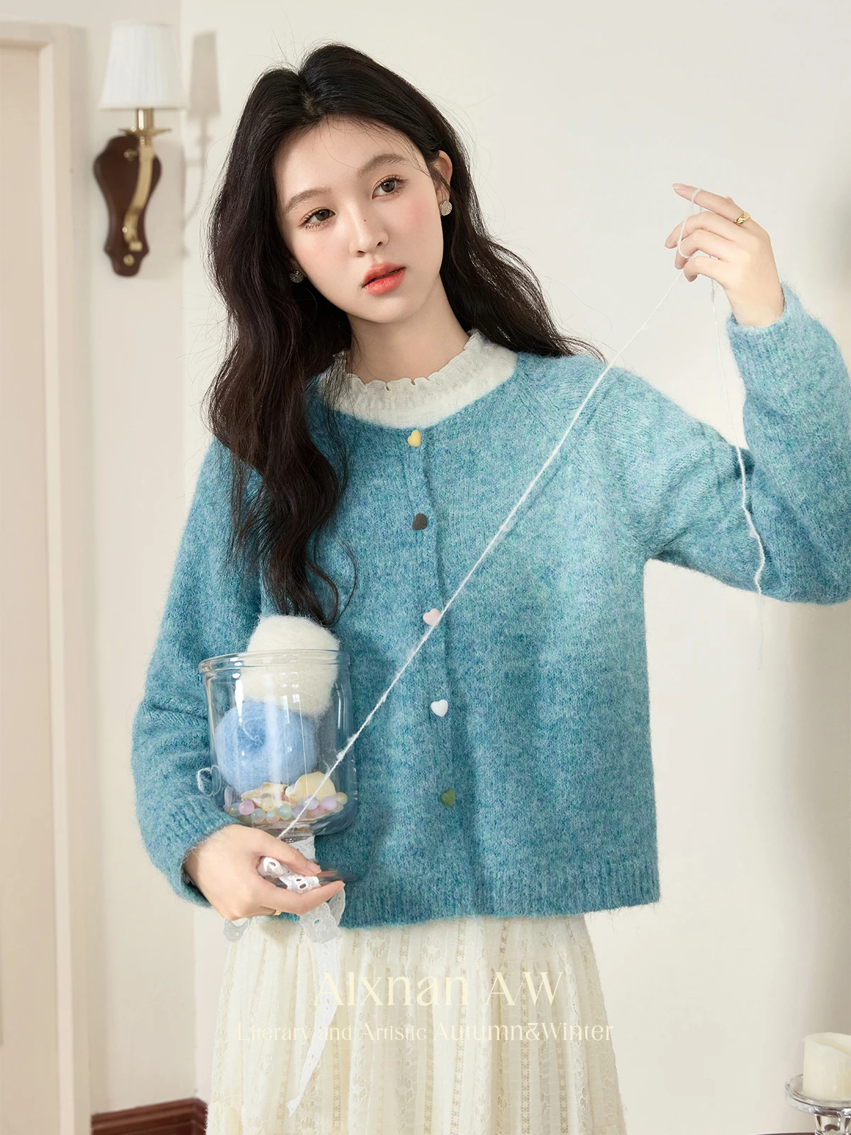 

ALXNAN Women's Knit Cardigan Gentle O-neck Long Sleeve Colorful Heart Buttons Raglan Sleeve Sweater Fall Winter Lady Tops L51662