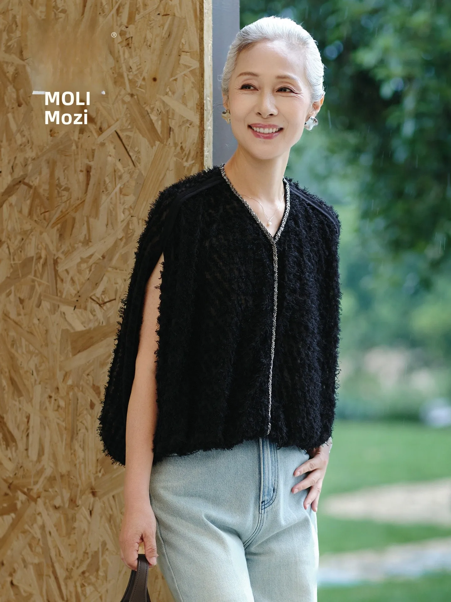 

Loose Batwing Sleeve T-Shirt for Middle-Aged Women Summer Fashion Trimmed Waistcoat Top V-Neck Short Sleeve Polyester Fiber