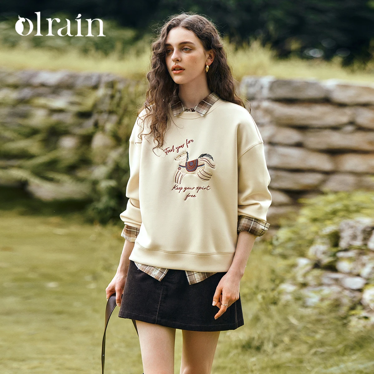 

OLrain Women Sweatshirts Autumn 2025 New American Style Casual Loose Pullover Embroidered O-neck Knitted Tops Female O57QR001315