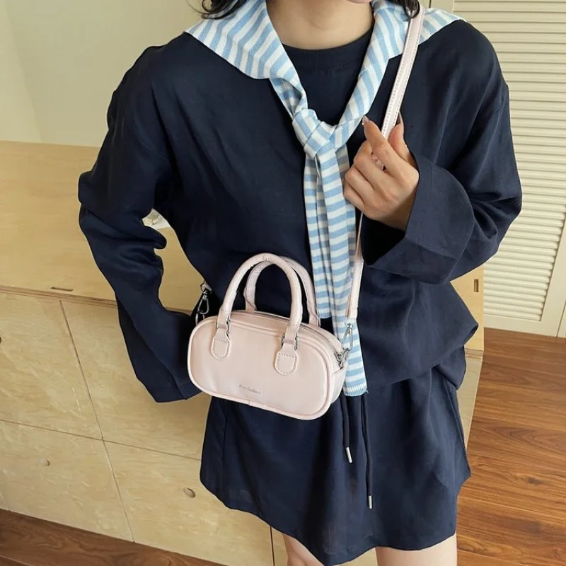 

Famous Designer Crossbody-Bag For Women, Premium Leather With Adjustable Strap, Lightweight And Chic For Urban Adventures