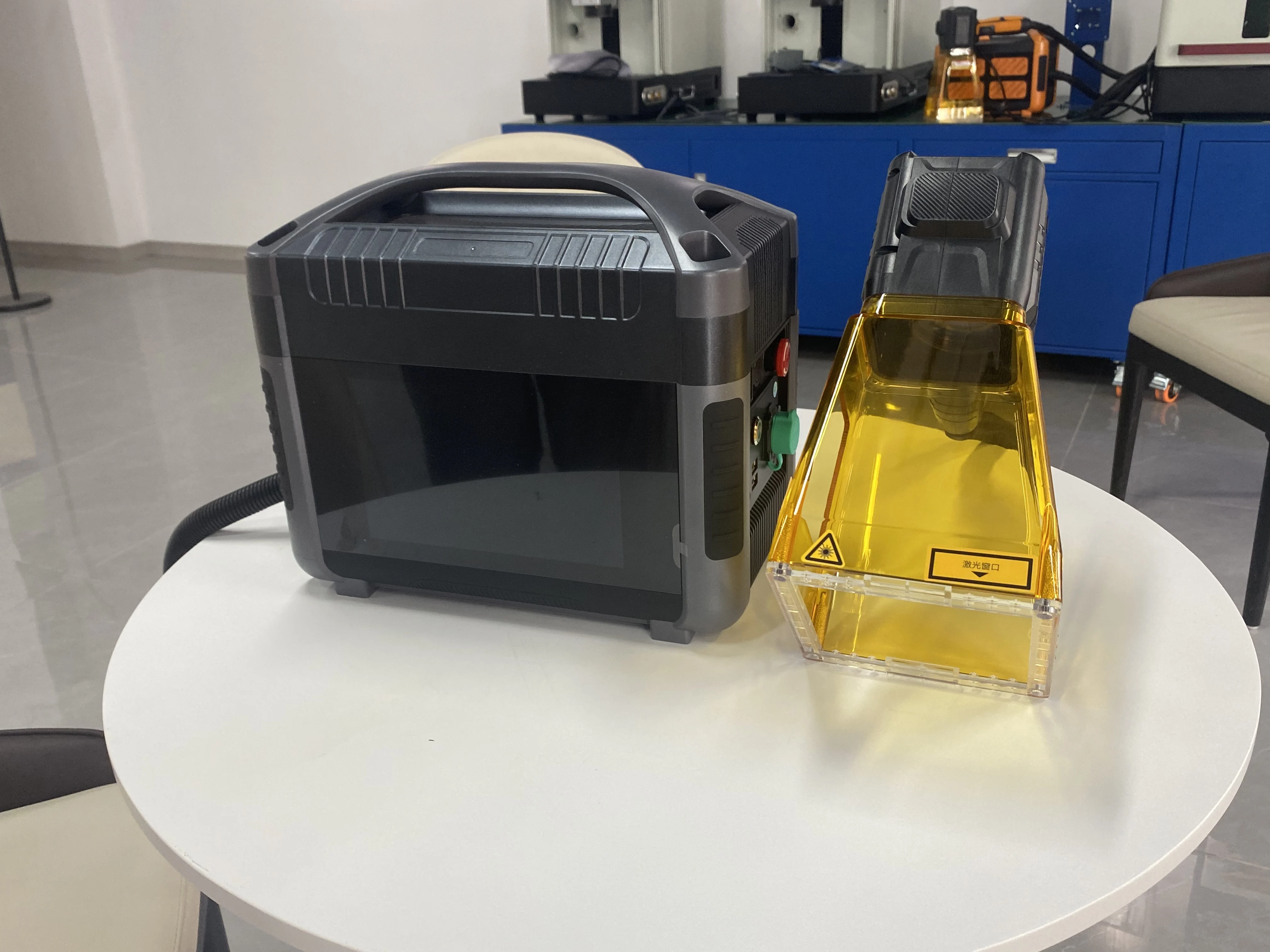 Maximale 50-W-Handdruckmarkierungen sind einfach zu bedienen und zum Markieren von Gold, Silber, Kupfer, Eisen, Zink, Edelstahl und Holz