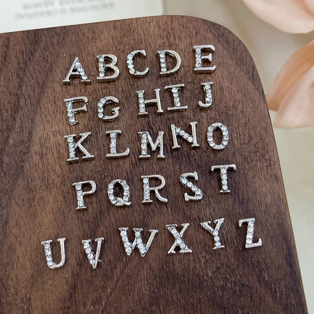 26 Stück/Packung im europäischen und amerikanischen Stil, Strass-Legierung, englischer Buchstabe, Nagelkunst-Dekoration, Y2K-Metall-Stil, DIY große Nagelkunst A