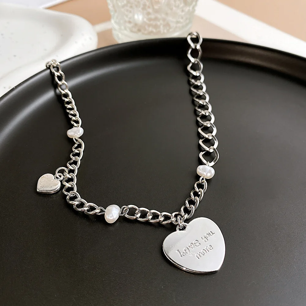 1PCS New Cool Style Engraved Letter Heart-Shaped Pendant Necklace with Personalized Design for Women, Light Luxury Accessory