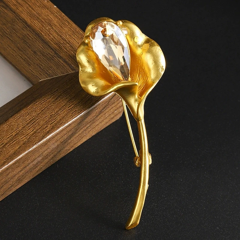 بروش لوتس على شكل حدوة حصان ملون من المينا مرصع بالزركون، مزاج أنيق، ياقة دبوس، إبزيم، إكسسوار زهور