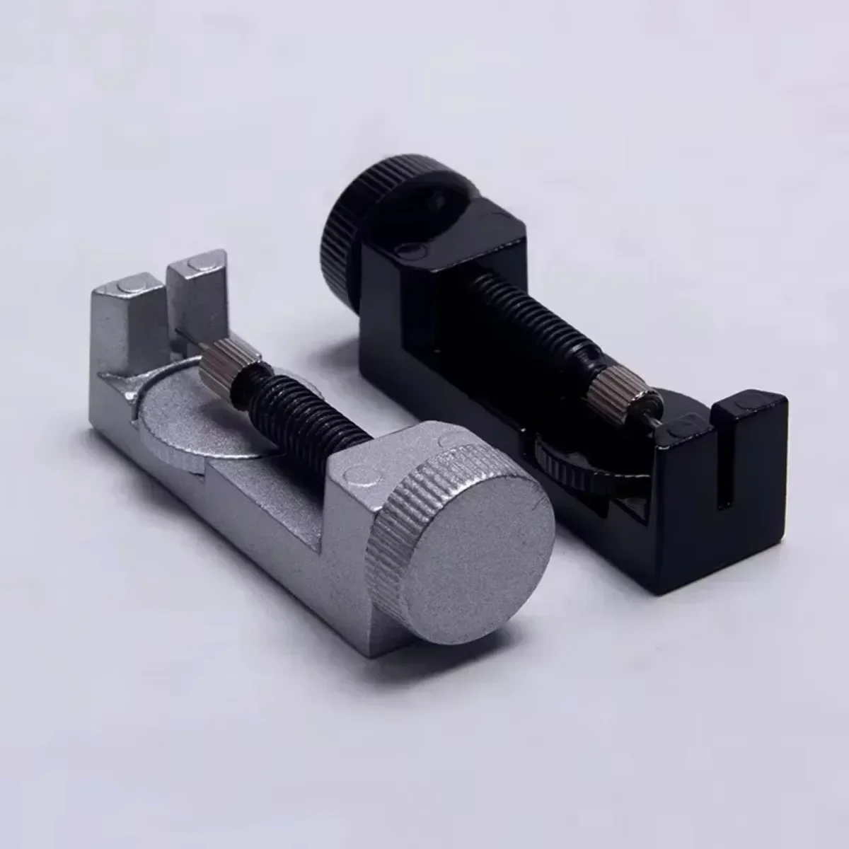 Reparatur-Werkzeugsatz zum Entfernen von Uhrenarmbändern für Uhrmacher mit 3er-Pack zusätzlichen Stiften, Ersatz-Entferner-Federsteg-Set