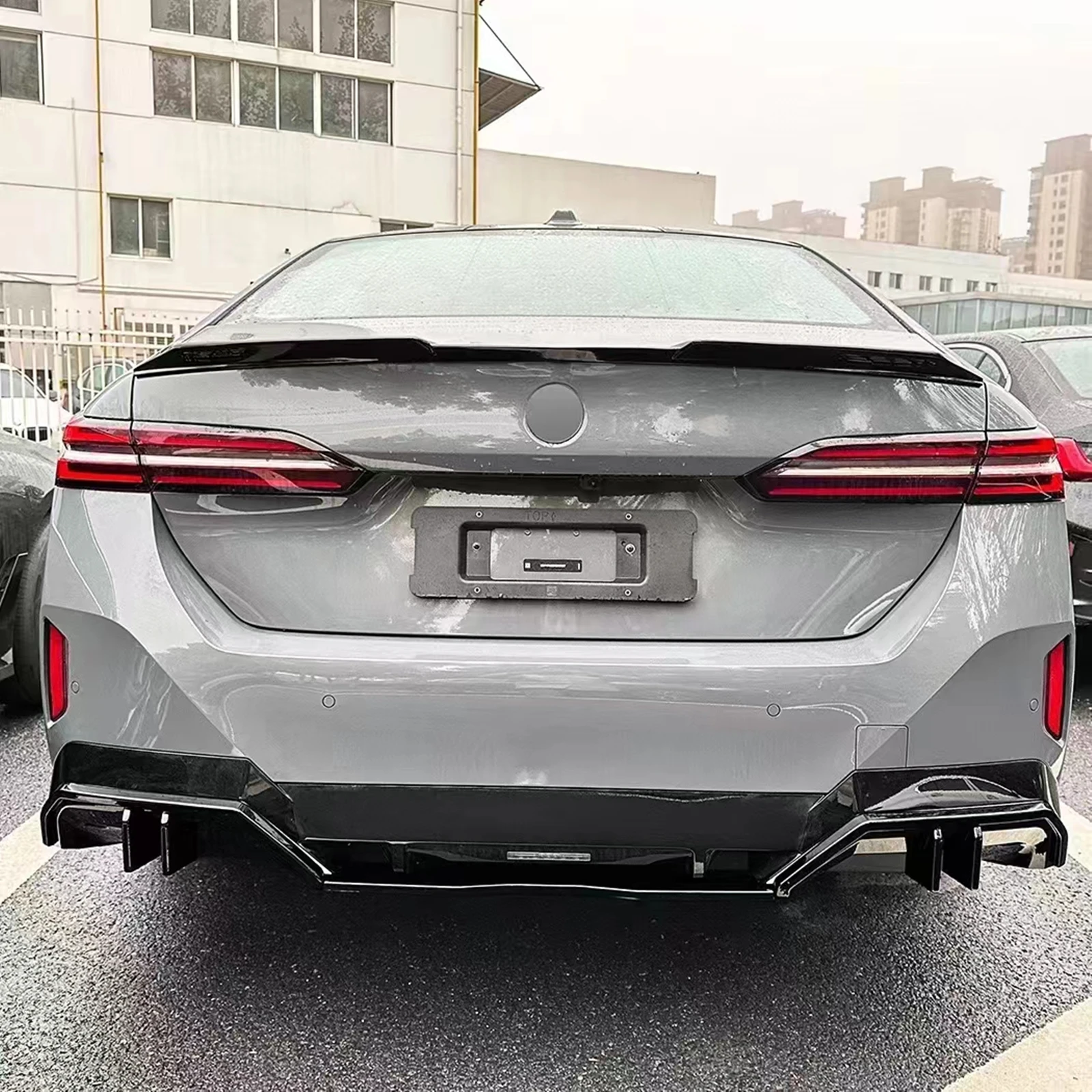 Exterior Rear Diffuser Side Cover Spoiler For BMW 5 Series I5 G60 G61 M Sport 2024-2026