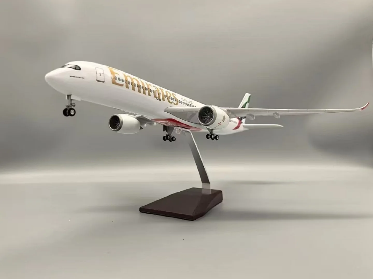 47cm 1:135 Scale Air Emirates UAE A350 Aircraft Model Plane Model Diecast Resin Model Airplanes Collection Display Fans Gifts