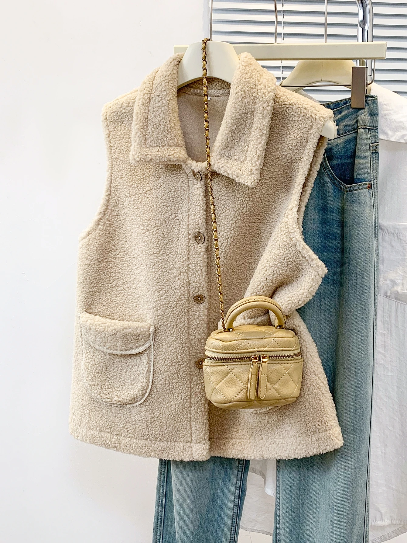 

Women's Winter Large Size Fur And Leather Vest Single Button Particle Fce Jaet Outerwear Retro Commute Sle Regular Thi...