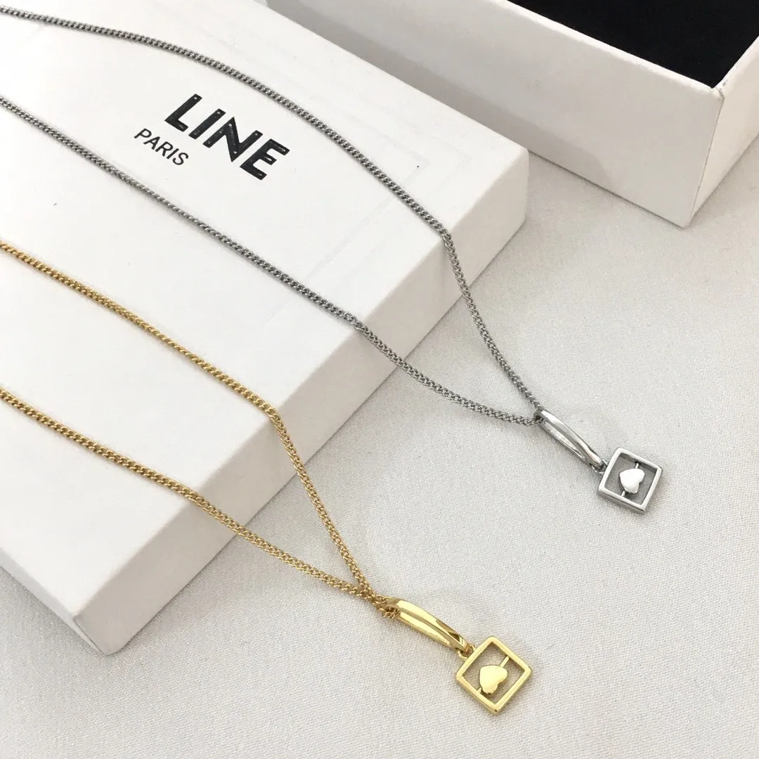 Box Triumphal Arch Dynamic Necklace Women's High End Charm Smooth Love Clavicle Chain