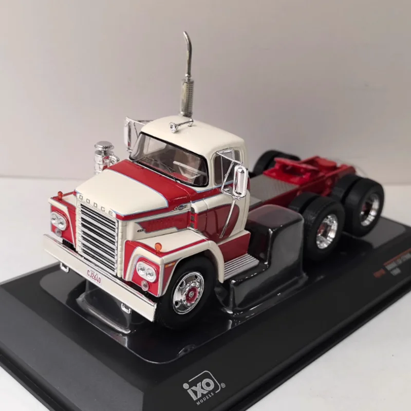 IXO 1/43スケール LCF CT900 1960 合金製シミュレーションカーモデル 静態コレクション 装飾 ホリデーギフト おもちゃ 記念品