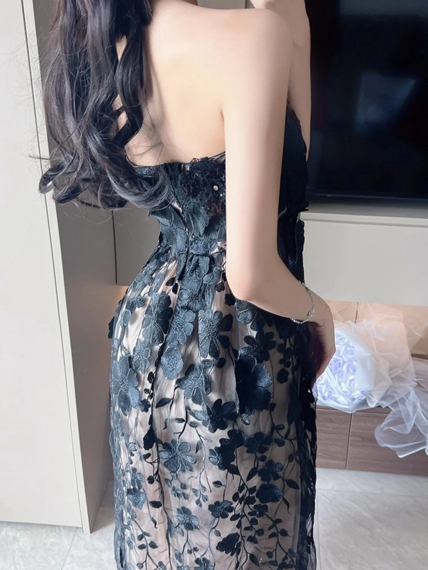 Vestido negro de malla con bordado Floral para mujer, Vestidos sin mangas para fiesta de vacaciones de verano, ropa de calle ajustada, ropa de fiesta para mujer