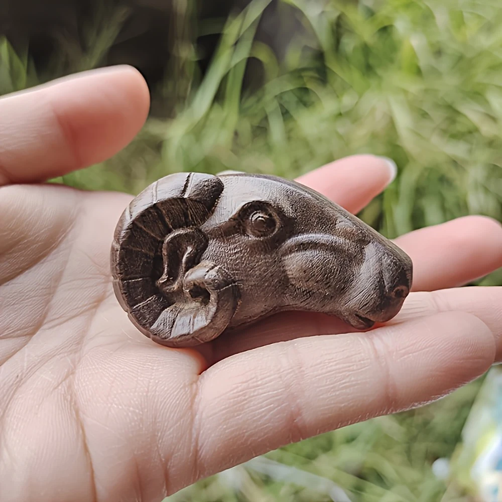 Hand-Carved Wooden Sheep Head Crafts Ornament, Suitable for Crafts and Collectibles, Men's Portable Hand-Held Item, Car Ornament, Collectible Item