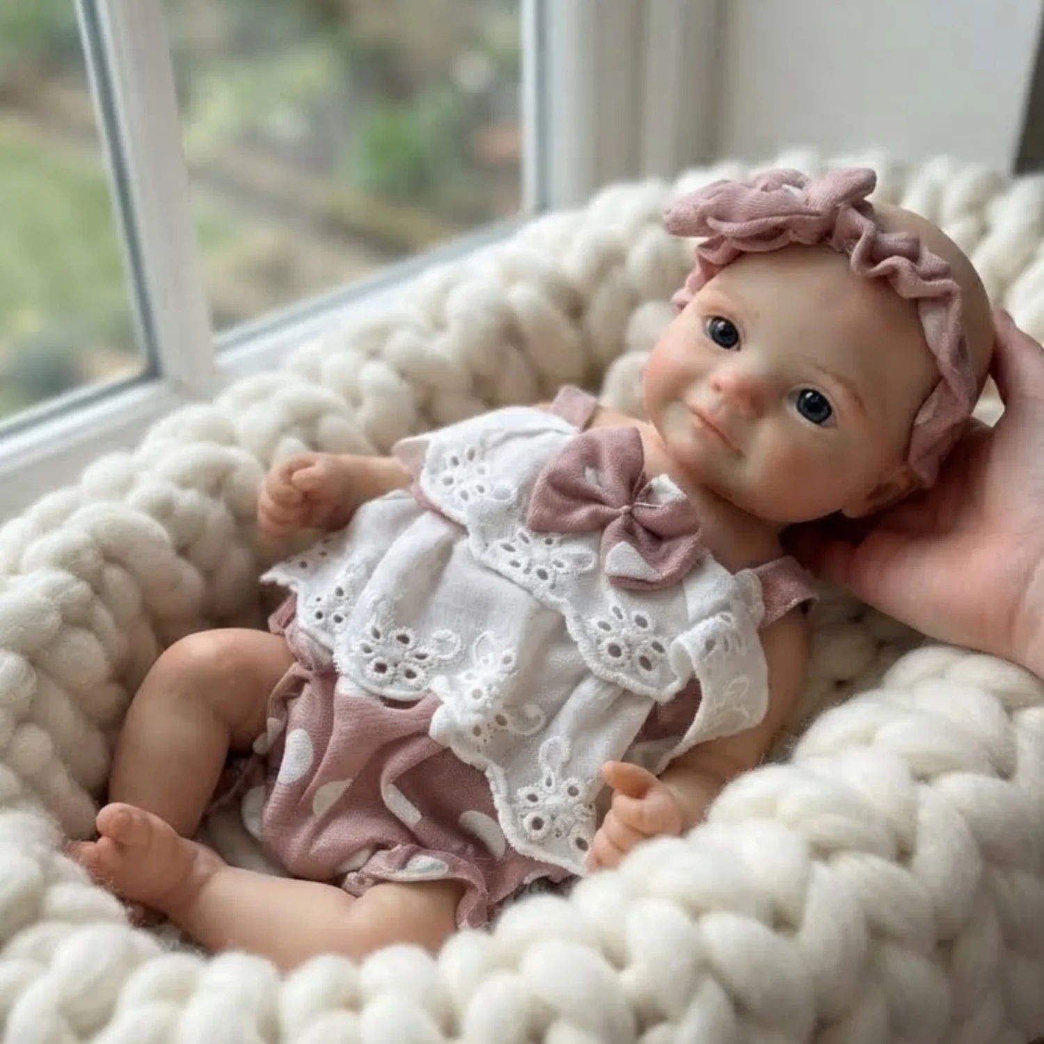 10 Inch Anatomically Accurate Reborn Doll Washable Silicone Doll Open Eyes Realistic Smiling Face Newborn Doll Ideal Collectible