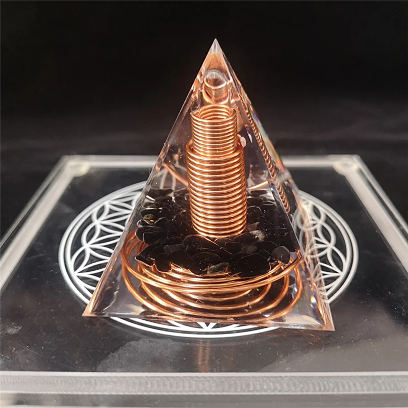 Pyramide en spirale de gravier de cristal, fil de cuivre fait à la main, artisanat d'ameublement, 6cm