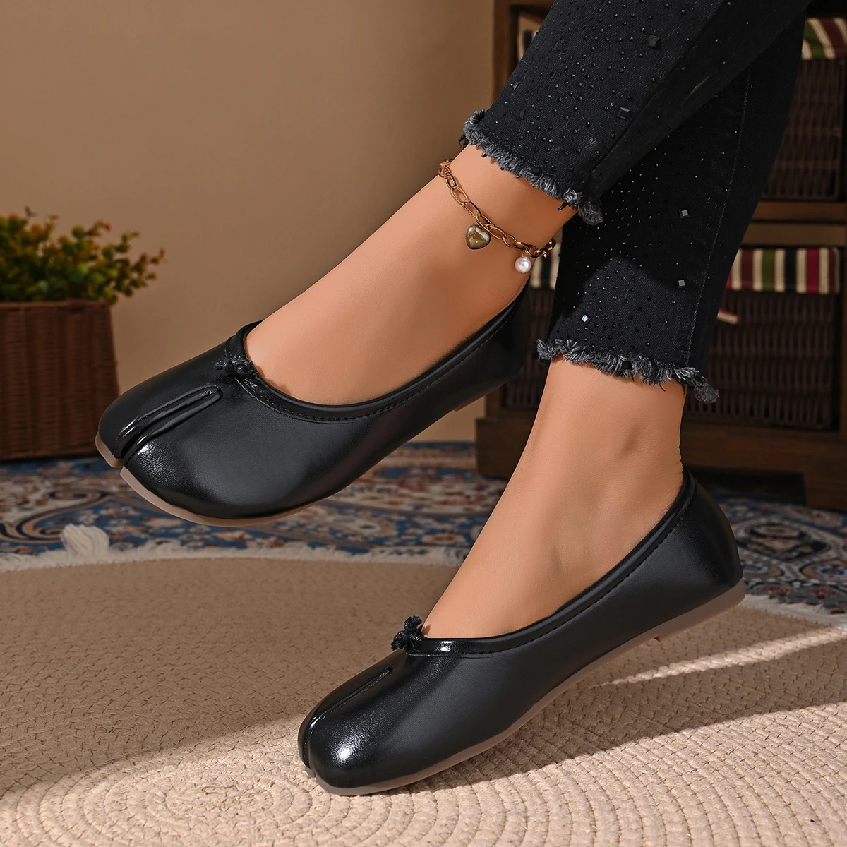 Modische PU-Leder Tabi-Schuhe für Damen, handgefertigte Damen-Flats, hochwertige Schuhe, luxuriöses Design, Split-Toe-Mules, Größe 35-42 – Detail 8