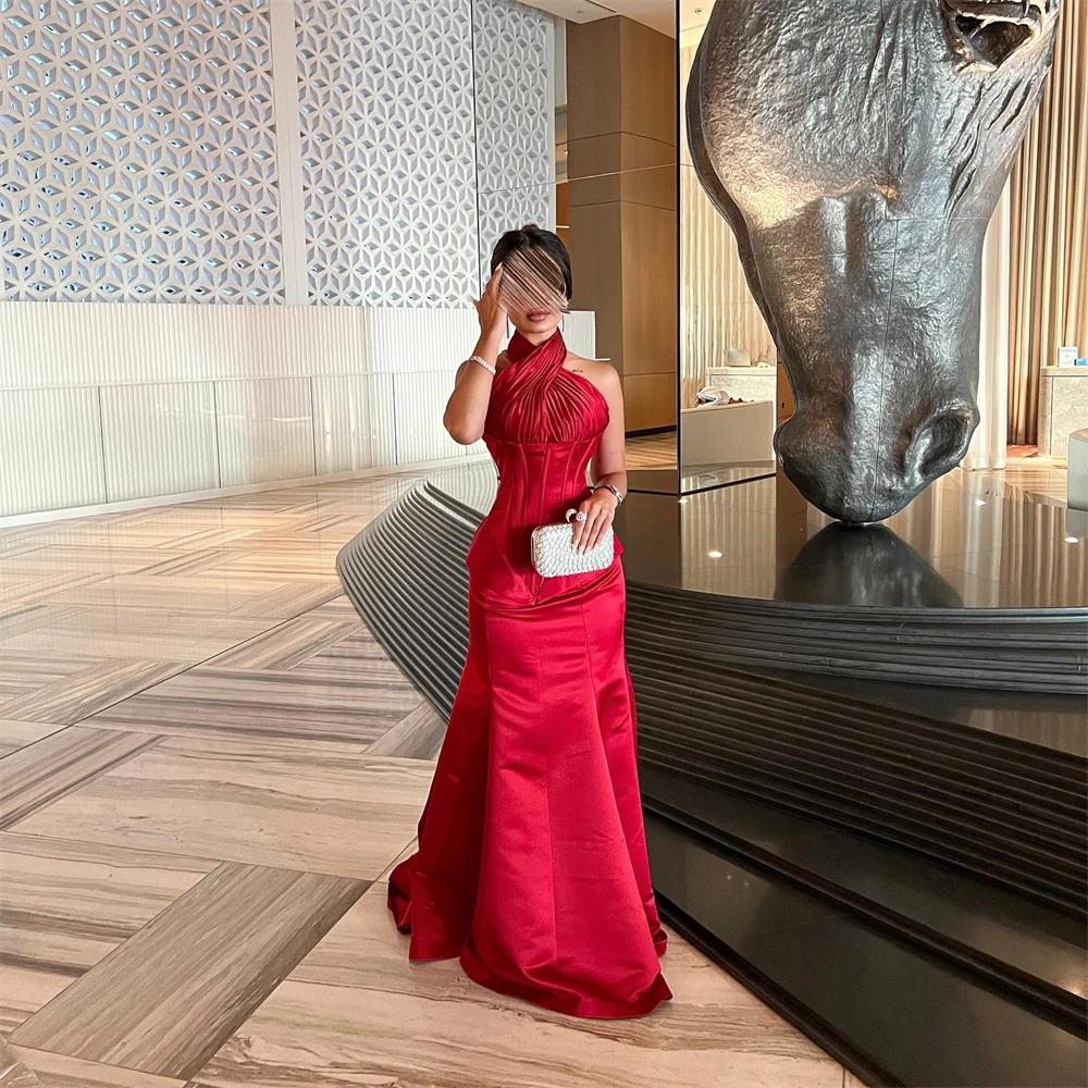 Customized Classic Red Satin Evening Dress Elegant Halter Sleeveless Celebrity Gowns Delicate Straight Court Train Party Dresses