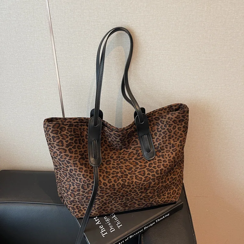 Leopard Print Women's Tote Bag, Large Capacity Shoulder Handbag for Daily Commute, Work, Casual Shopping, Weekend Outings And