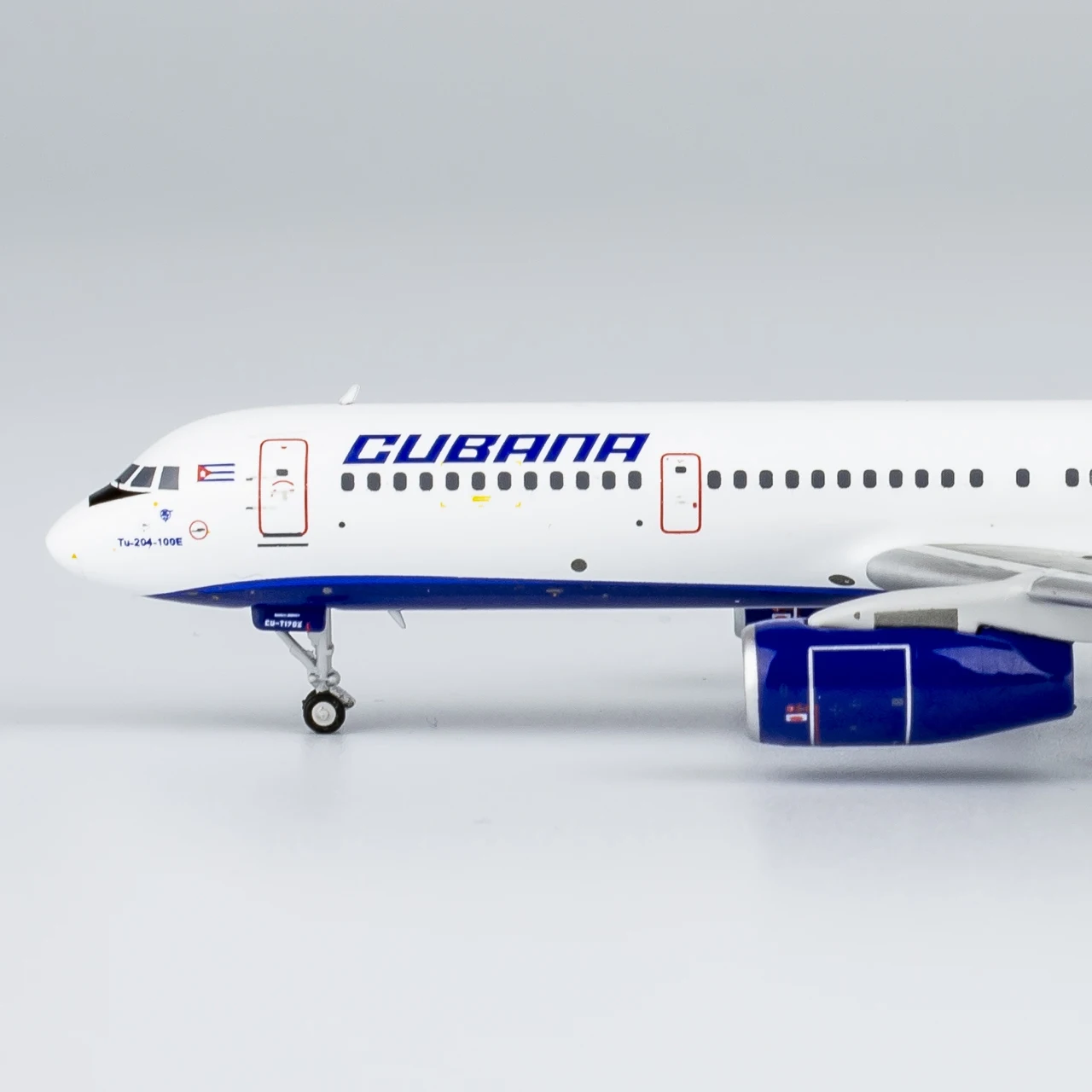 40021 Alloy Collectible Plane Gift NG Model 1:400 Cubana Airlines Tupolev TU-204-100E Diecast Aircraft Jet Model CU-T1702