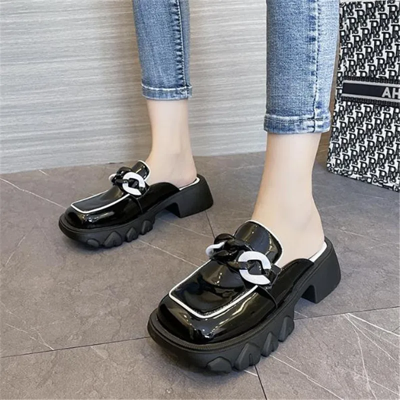 New Brand Design Gold Chain Women Slipper Closed Toe Slip On Mules Shoes Round Toe Low Heels Casual Slides Flip Flop