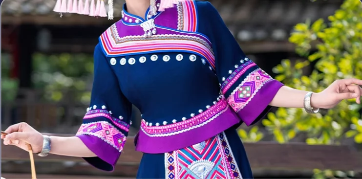 Set di abbigliamento tradizionale ricamato da donna cinese Guangxi Zhuang
