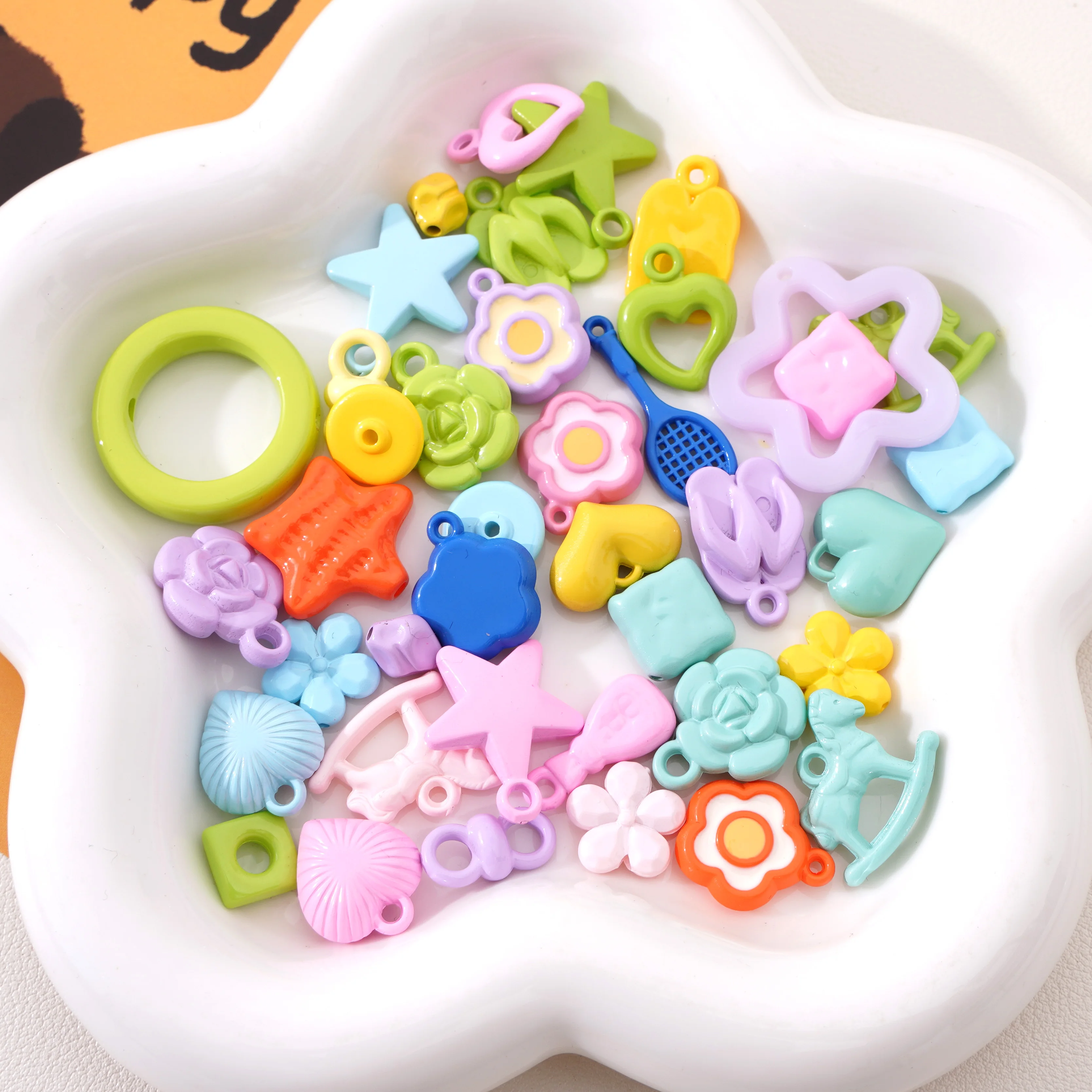 5Pcs/lot Fashion Random Personalized Acrylic Baked Paint Beads Pendant Multiple Styles Charms For Jewelry DIY Making Accessories
