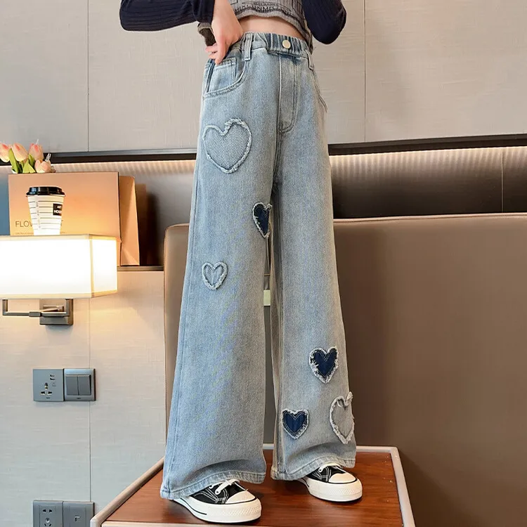 الفتيات الدنيم السراويل واسعة الساق مع تصميم القلب كبير مضيئة السراويل فضفاضة الجينز للفتيات عارضة الأطفال الربيع ملابس الأطفال #3