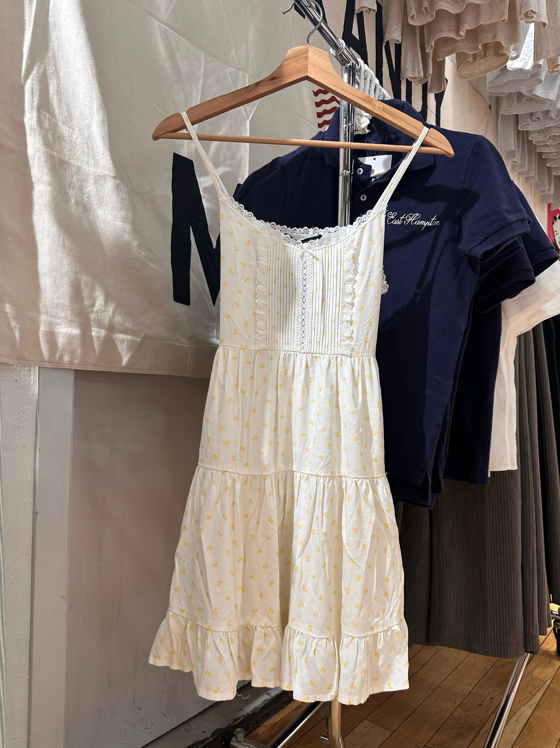 فستان قصير مزين بالدانتيل من Little Ducks فستان نسائي صيفي بفيونكة بدون حمالات من الخلف برباط على شكل حرف a فساتين بحمالات غير رسمية لطيفة وجذابة