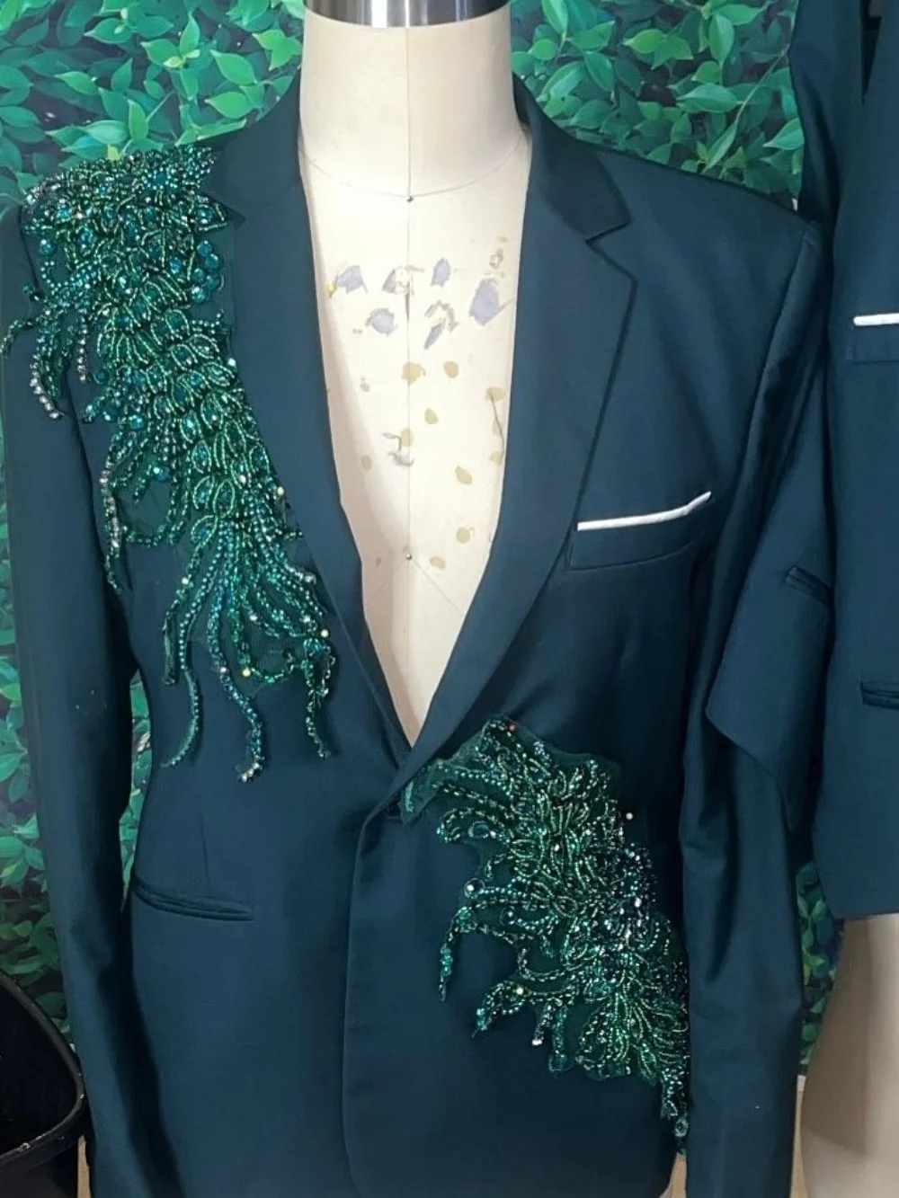Trajes de hombre cosidos a mano, ropa de novio, solapa de muesca, un botón, ajuste Regular, apliques con cuentas, 2 uds., Blazer, pantalones, trajes formales de negocios