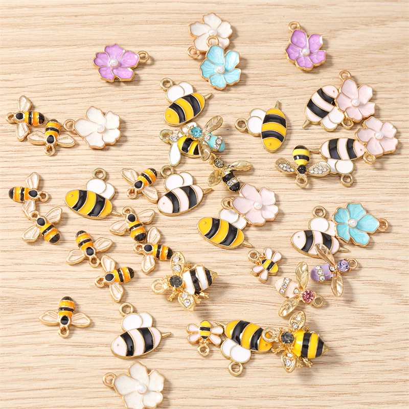 

10pcs Cute Animal Honeybee Charms Enamel Bee Flower Charms Pendants for Jewelry Making Necklaces Earrings DIY Crafts Accessories