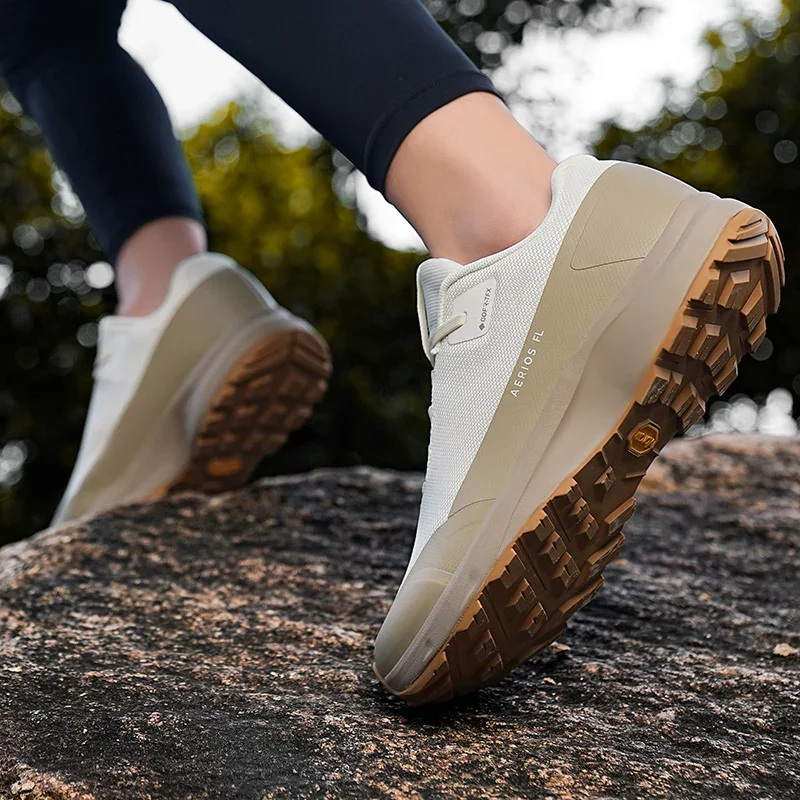 Scarpe da corsa Scarpe da ginnastica stringate traspiranti da allenamento di alta qualità Sport Calzature professionali originali Scarpe da passeggio con cuscino d'aria