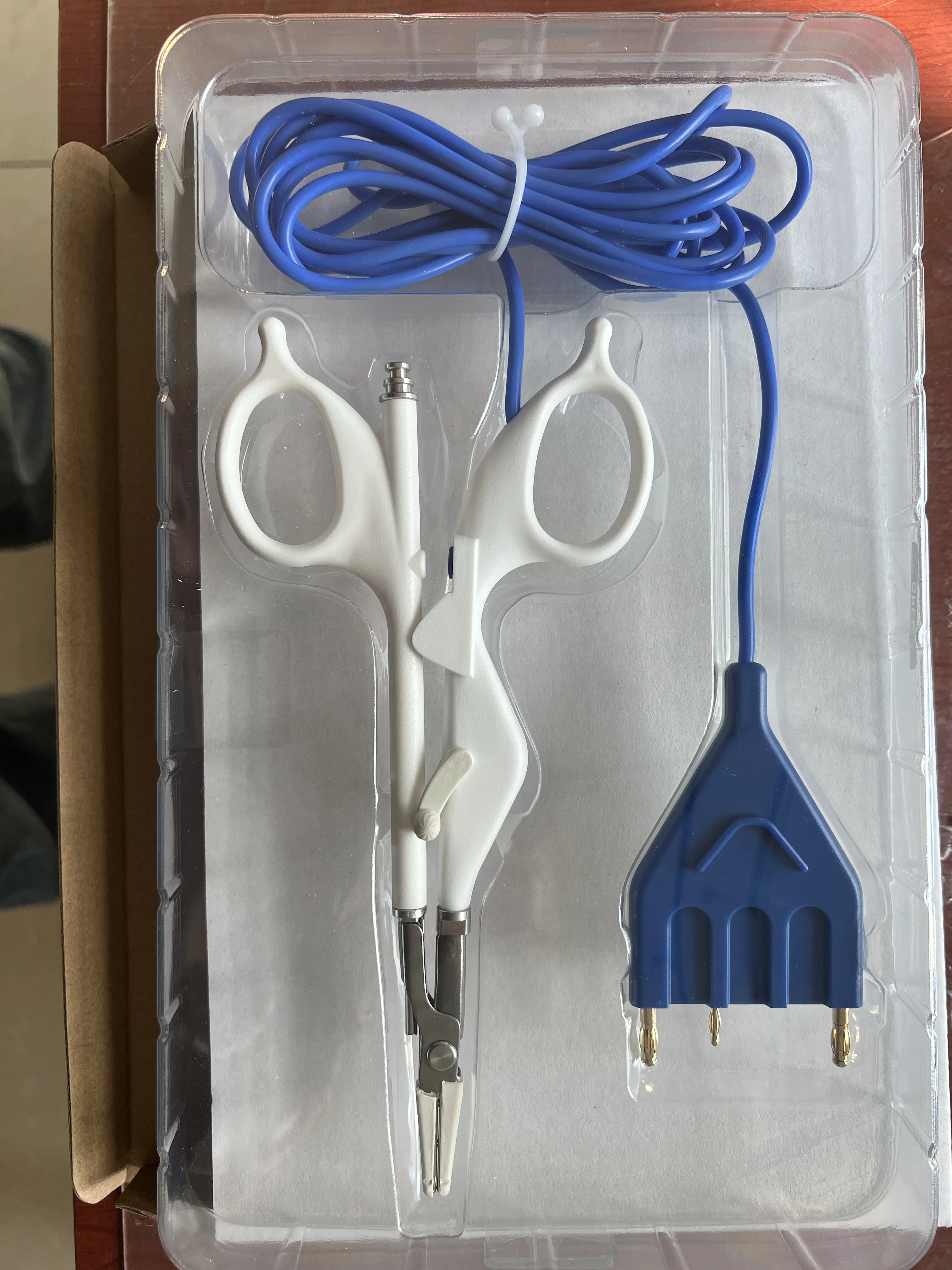 Electrosurgical unit ligasure small jaw  laparoscopic instruments