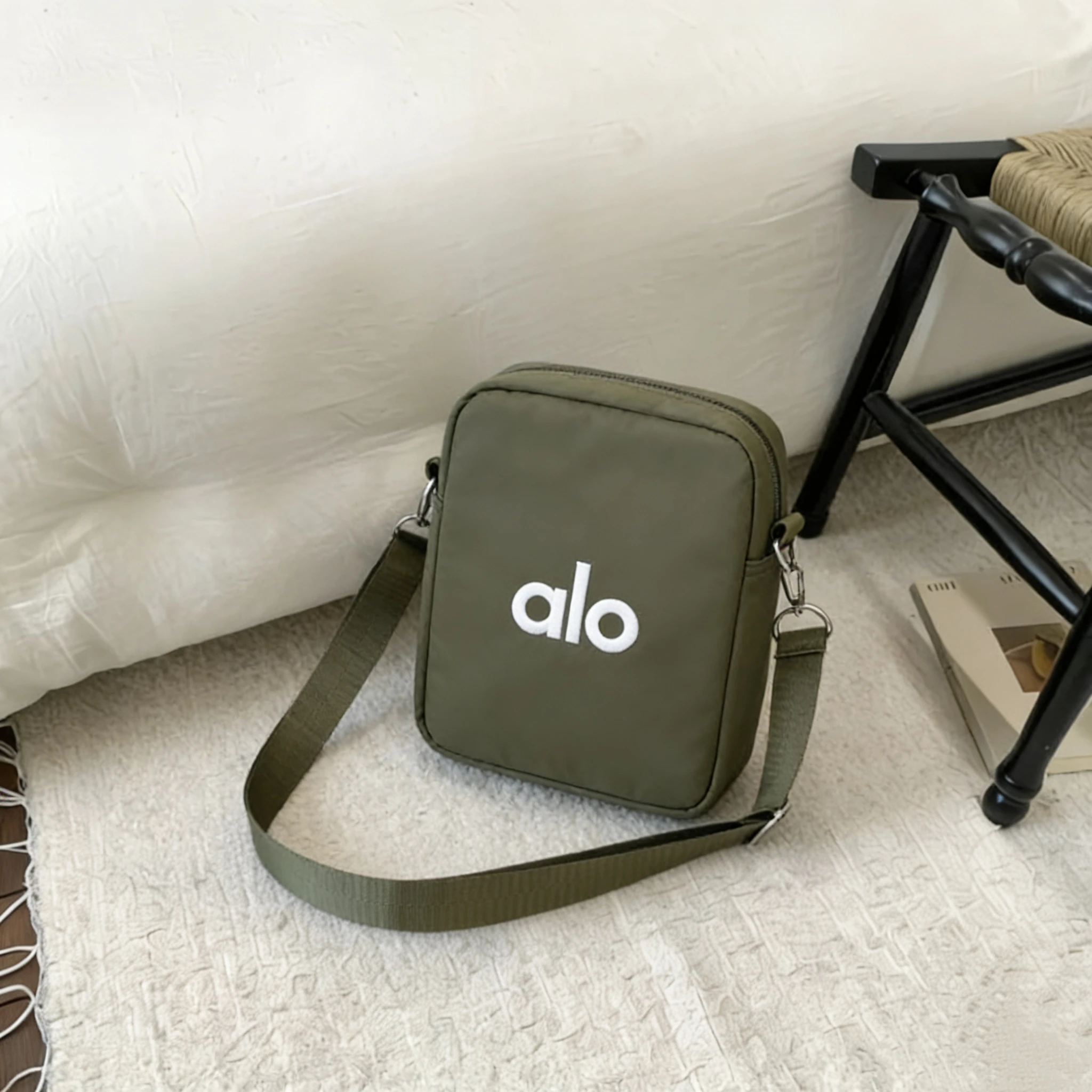 sac-bandouliere-sport-ultra-leger-bicolore-pour-l'exterieur-avec-sangle-en-toile-durable-poches-multifonctionnelles-et-fermeture-eclair-style-decontracte