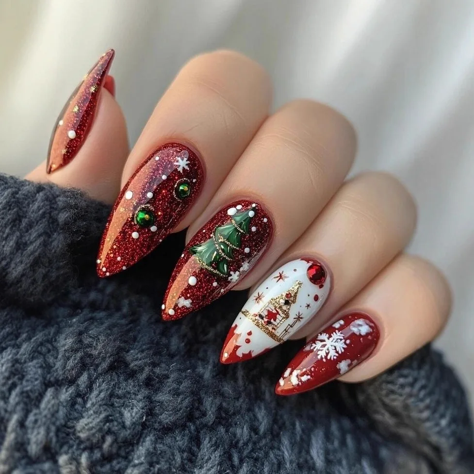 Weihnachten zum Aufdrücken der Nägel, 24 Stück, goldener Glitzer, Weihnachtsbaum, Schneeflocke, niedliche Cartoon-Kunstnägel, Urlaubs-Nageldesign