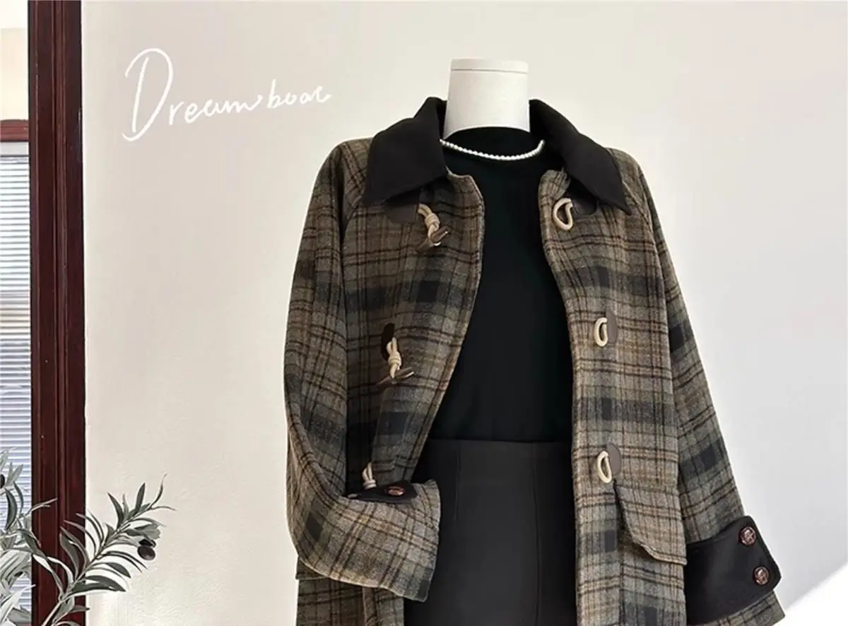 

Retro Horn Buttoned Woolen Thick Coat For Women's Winter Fashion Design, Checkered Cotton Long Coat