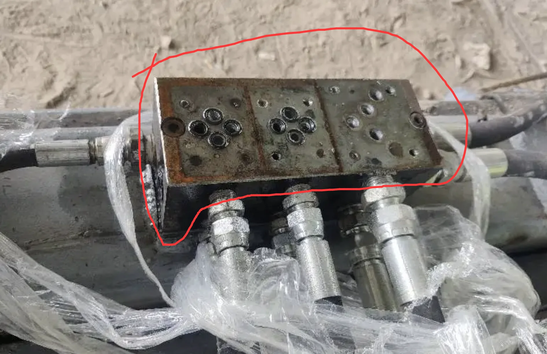 

block for 2 DN6 and one DN10 valve