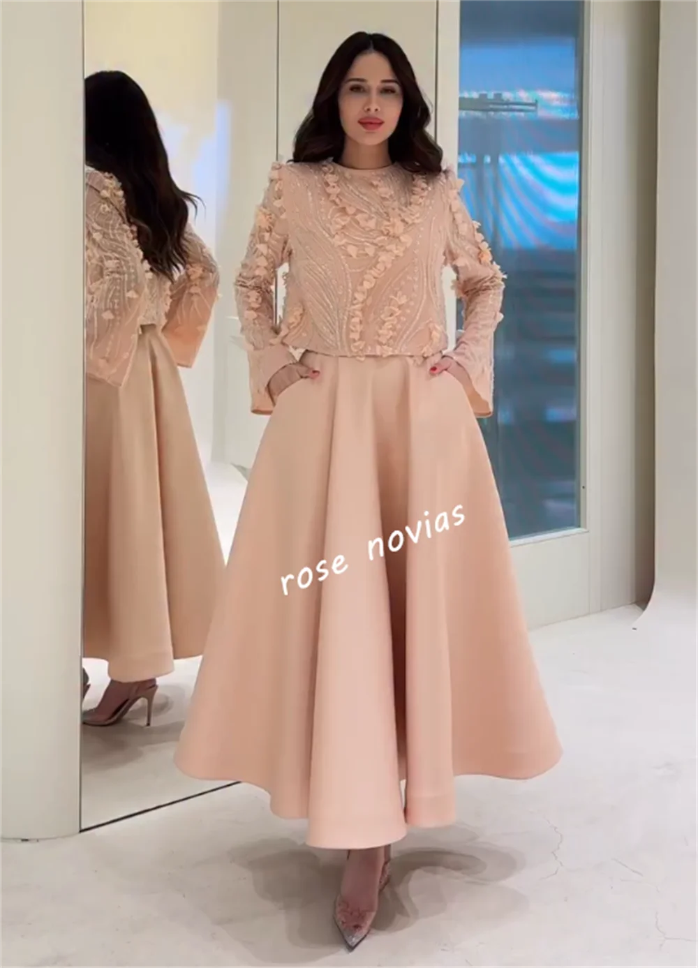 تخصيص Charmeuse زين مطرزة س الرقبة ألف خط فساتين متوسطة الطول مناسبة مخصصة المرأة مساء أنيق حفل زفاف بريق
