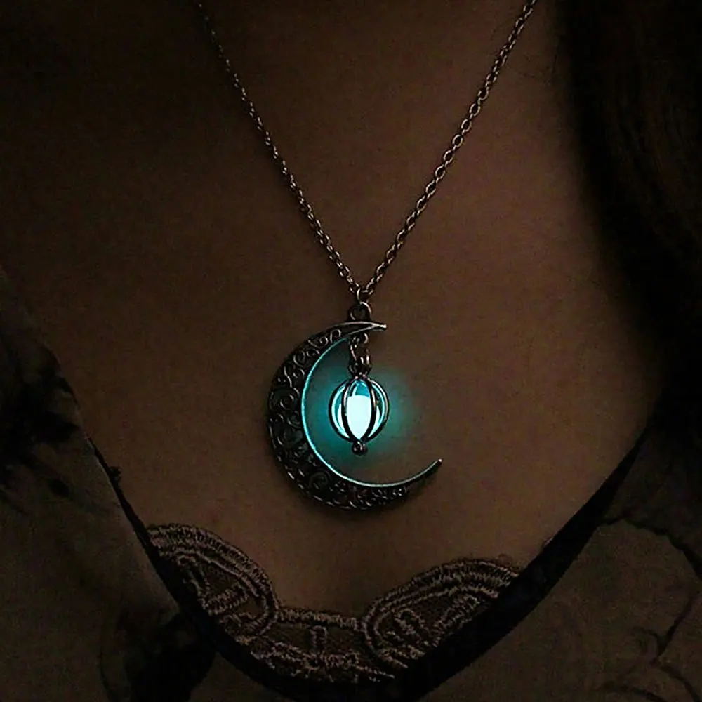 Luminous Glowing Arrow Pendant Necklace Knight Spear Necklace Glow In The Dark Pike Necklace for Women Men Halloween Gift