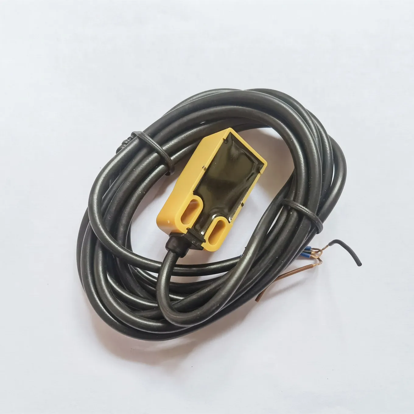 Original new 100% TP-SM5P1 TP-SM5P2 TP-SM5N1 proximity switch inductive switch