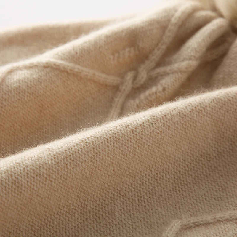 100% الكشمير الماس الجاكار محبوك قبعة سميكة ودافئة مع ثلاثة كرات صوف غطاء محرك السيارة حماية الأذن ذات حواف غطاء لأصبع القدم