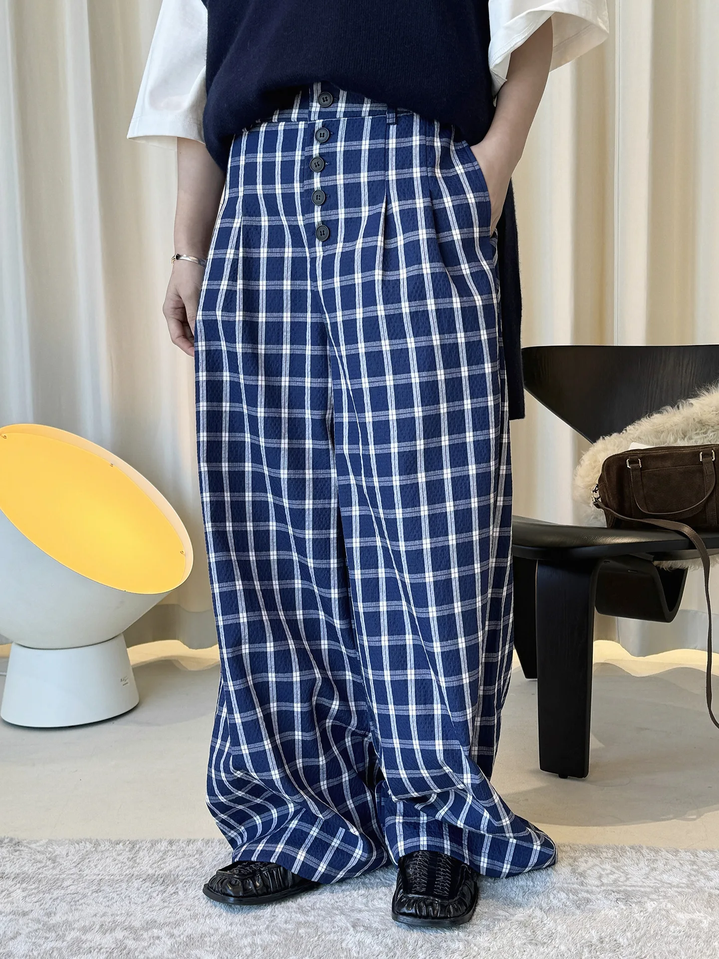 

Early Spring Retro Fashionable Blue and White Grid Loose Wide Leg Casual Pants with Multiple Buttons Comfortable Pants for Women