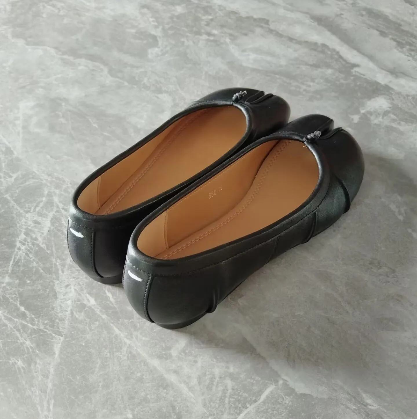 Echte Leder Tabi-Toe Ballerinas für Damen mit chinesischem Knoten, weiche Slip-On-Flachschuhe zum Gehen – Detail 9