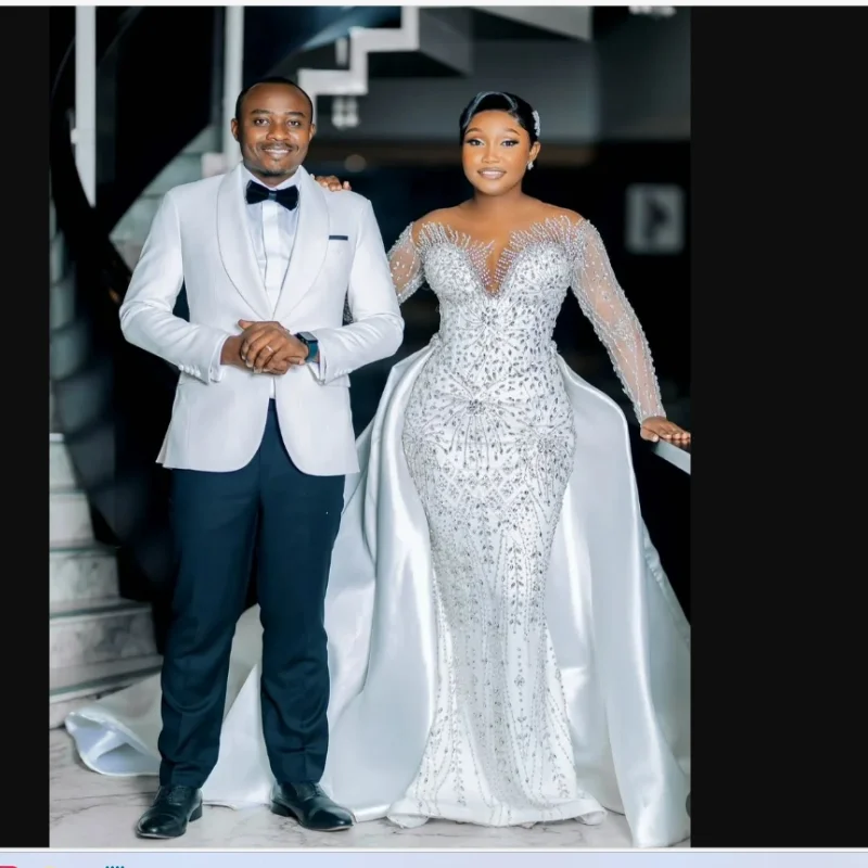 Customized   Sparkly Heavy Beads Crystals Wedding Dress For Bride Robe De Mariée Long Sleeves Bridal Gowns with Removable Skirt