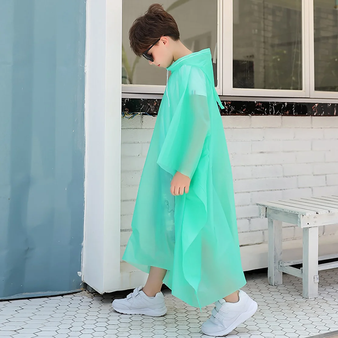 حزمة عائلة AED2-Ponchos، معطف المطر للبالغين والأطفال يمكن التخلص منها أو قابلة لإعادة الاستخدام مع غطاء رأس برباط 5 عبوات